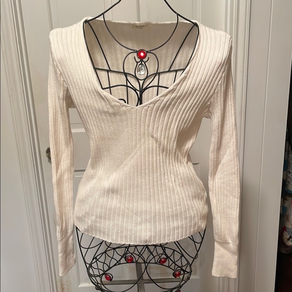 💰💰💰3 for 12$💰💰💰Cream Ribbed V-Neck Sweater-Size Small